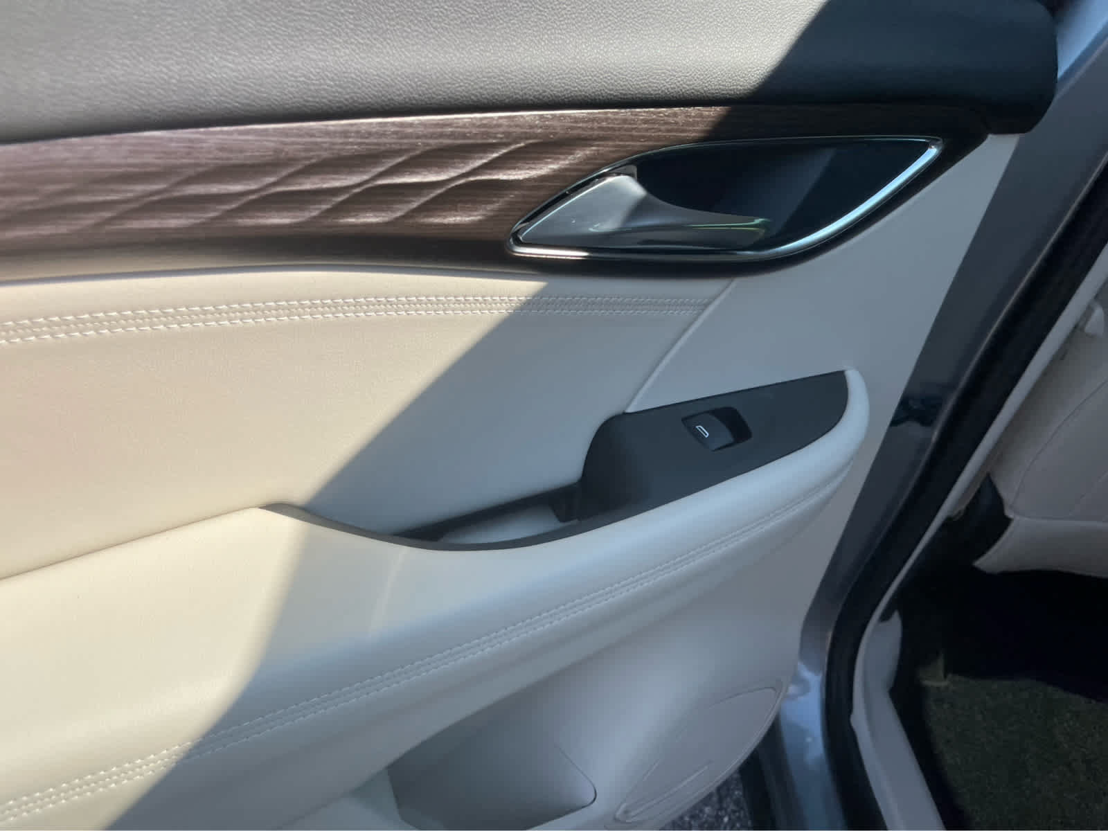 Used 2023 Buick Envision Avenir AWD/4WD image 20