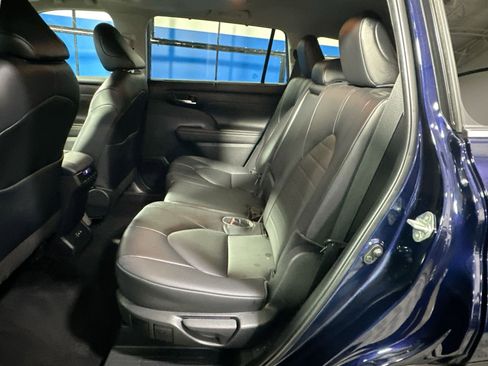 Used 2022 Toyota Highlander XLE image 34
