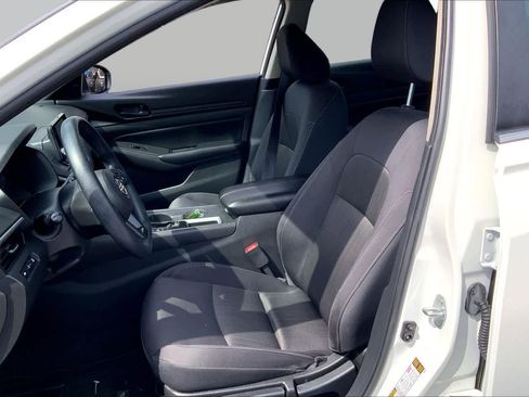 Used 2024 Nissan Altima 2.5 S FWD image 8