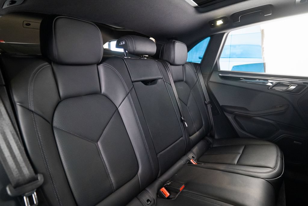 Certified 2026 Porsche Macan AWD/4WD image 37