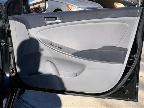 Used 2015 Hyundai Accent GLS image 21