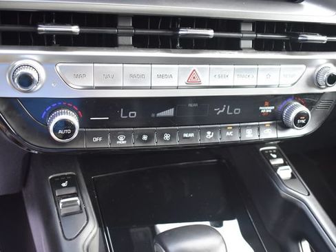Certified 2023 Kia Telluride S w/ S Sunroof Package AWD/4WD image 29