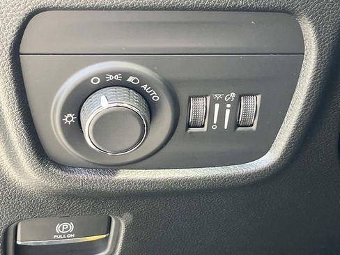 New 2025 Jeep Grand Cherokee Laredo X w/ Luxury Tech Group I AWD/4WD image 23