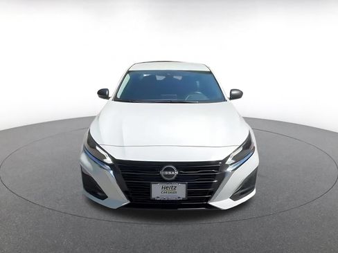 Used 2025 Nissan Altima 2.5 SV FWD image 4