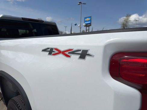 Used 2025 Chevrolet Silverado 2500 LT w/ Convenience Package image 14