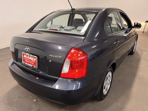 Used 2011 Hyundai Accent GLS image 3