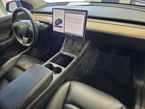 Used 2022 Tesla Model Y Long Range AWD/4WD image 5