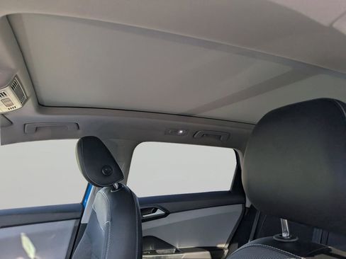 Certified 2023 Volkswagen Taos SE w/ Panoramic Sunroof Package FWD image 17