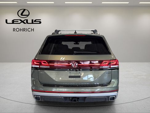 Used 2024 Volkswagen Atlas Peak Edition SEL AWD/4WD image 7