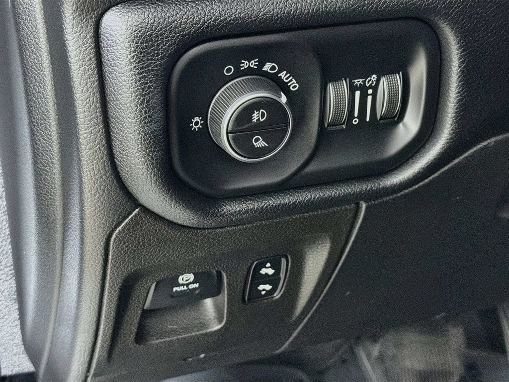 Used 2019 RAM 1500 Big Horn AWD/4WD image 11