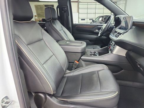 Used 2023 Chevrolet Suburban Premier image 39