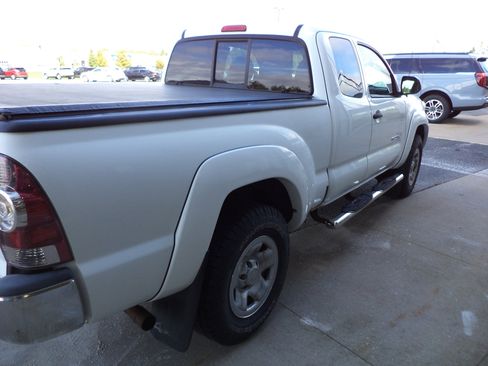 Used 2013 Toyota Tacoma 4x4 Access Cab image 6