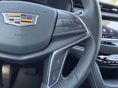 Certified 2025 Cadillac XT5 Luxury image 29