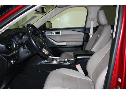 Used 2022 Ford Explorer Limited w/ Equipment Group 301A image 11