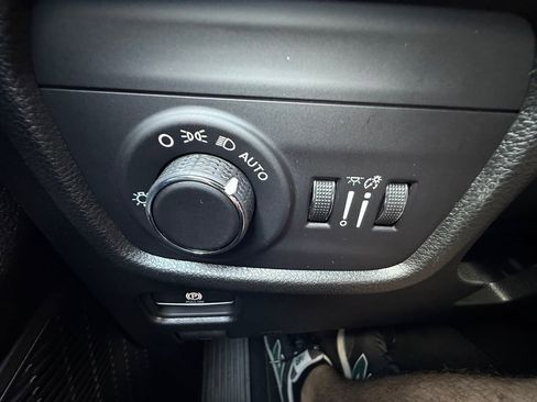 New 2025 Jeep Grand Cherokee Laredo image 3