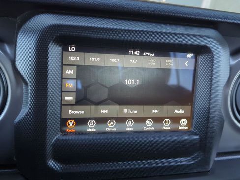 Used 2022 Jeep Gladiator Willys image 24