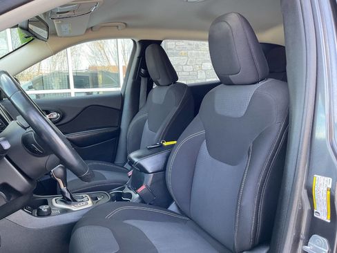 Used 2015 Jeep Cherokee Latitude image 15