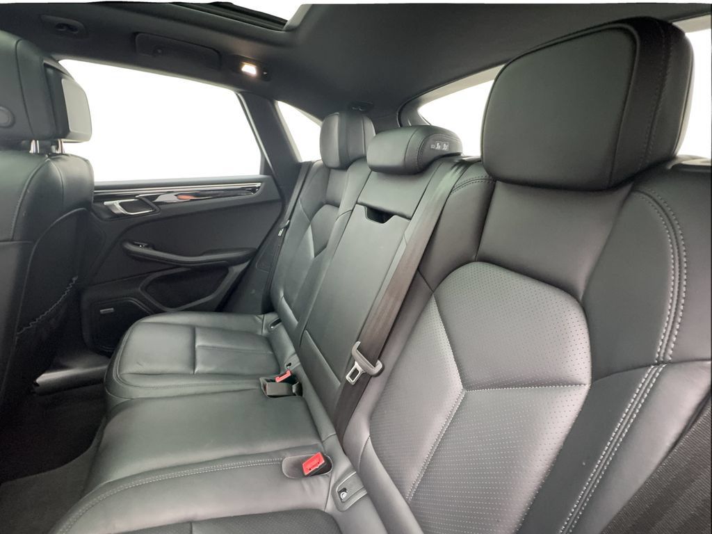 Used 2024 Porsche Macan AWD/4WD image 26