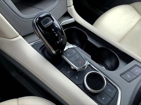 Used 2022 Cadillac XT5 Premium Luxury image 11