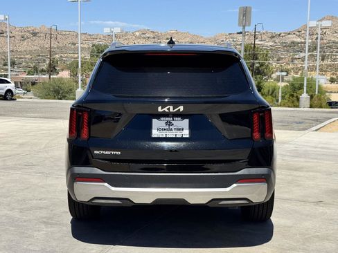 Used 2025 Kia Sorento EX w/ Panoramic Sunroof Package FWD image 35
