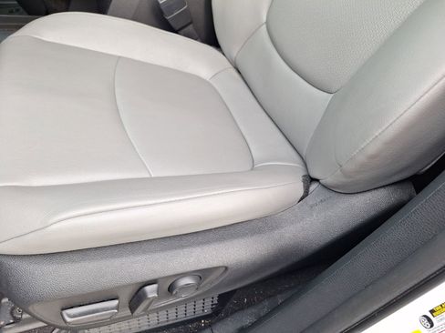 Used 2025 Toyota Sienna XLE image 16