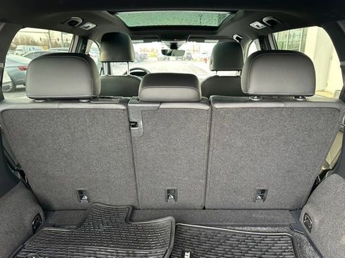 Certified 2022 Volkswagen Tiguan SE R-Line image 18