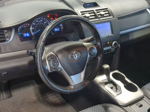 Used 2014 Toyota Camry SE FWD image 12