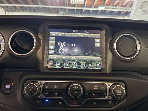 Used 2023 Jeep Wrangler Unlimited Sahara AWD/4WD image 17