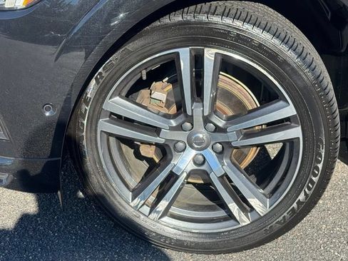Used 2019 Volvo XC60 T5 Momentum w/ Multimedia Package AWD/4WD image 8