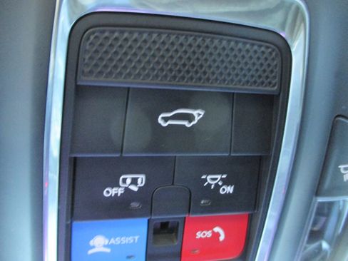 Used 2025 Jeep Grand Cherokee L Laredo w/ Luxury Tech Group I image 23