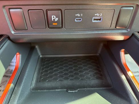 Used 2022 Nissan Frontier PRO-4X w/ Technology Package AWD/4WD image 21