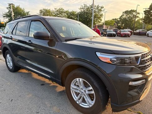 Used 2023 Ford Explorer XLT w/ Equipment Group 202A AWD/4WD image 3