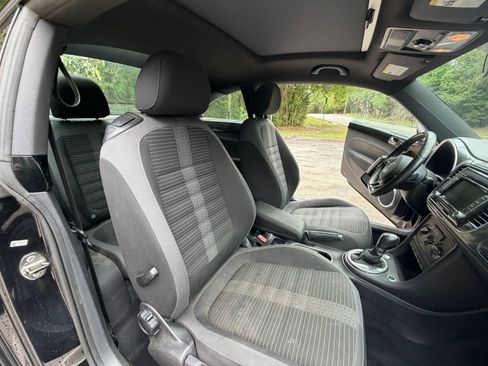 Used 2014 Volkswagen Beetle R-Line image 18