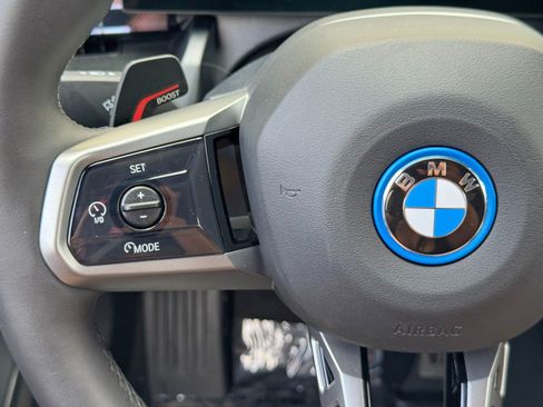 Used 2025 BMW i5 eDrive40i w/ M Sport Package RWD image 23