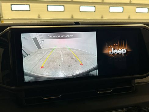 Used 2025 Jeep Wrangler Unlimited Sahara AWD/4WD image 24