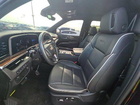 Used 2024 Cadillac Escalade Premium Luxury AWD/4WD image 12