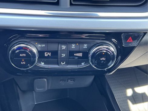 New 2026 Chevrolet Trax LT w/ LT Convenience Package FWD image 17