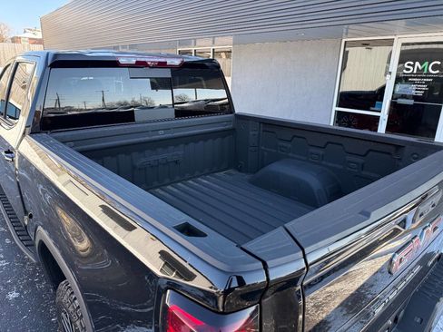 Used 2024 GMC Sierra 1500 AT4 w/ Technology Package image 9