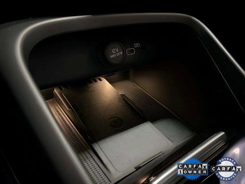 Used 2025 Volvo XC40 B5 Plus image 53