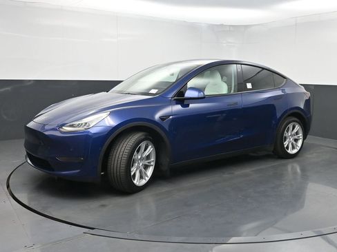 Used 2021 Tesla Model Y Long Range AWD/4WD image 19