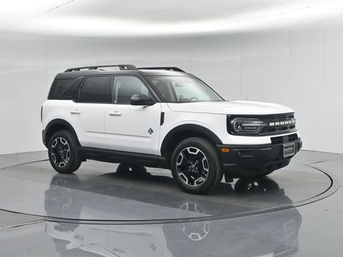 Certified 2024 Ford Bronco Sport Outer Banks w/ Tech Package AWD/4WD image 28