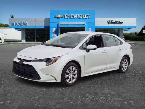 Used 2026 Toyota Corolla LE FWD image 1