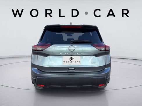 Used 2025 Nissan Rogue S image 12