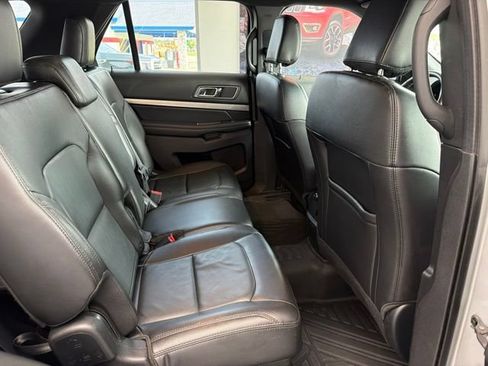Used 2018 Ford Explorer XLT w/ Equipment Group 202A AWD/4WD image 10