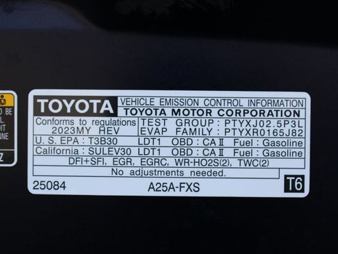 Used 2023 Toyota Venza XLE image 48