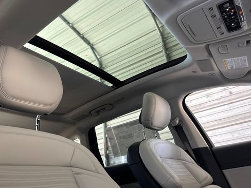 New 2026 Lincoln Nautilus Reserve AWD/4WD image 13