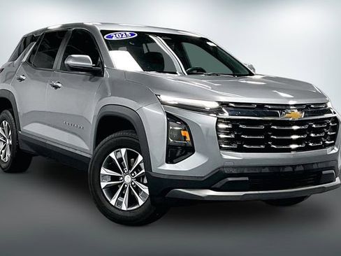 Used 2025 Chevrolet Equinox LT FWD image 1