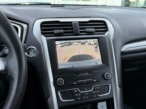 Used 2019 Ford Fusion SE FWD image 29