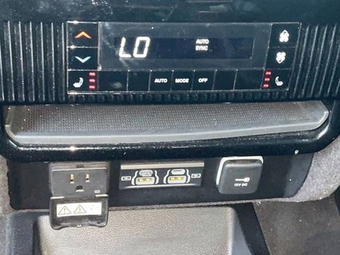 Used 2024 Jeep Wagoneer Series III image 15