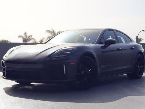 New 2026 Porsche Panamera image 1